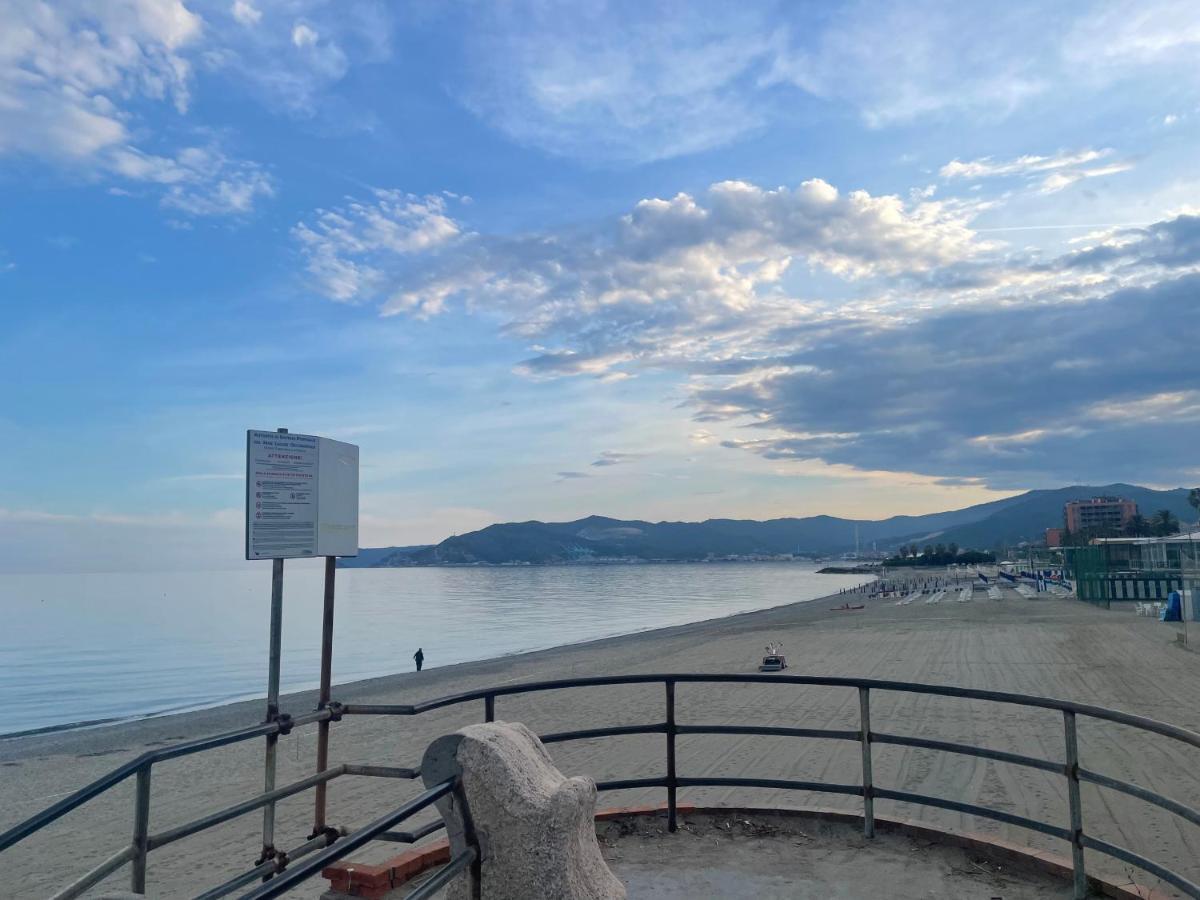 Due Passi Dal Mare Hotel Savona Exterior photo