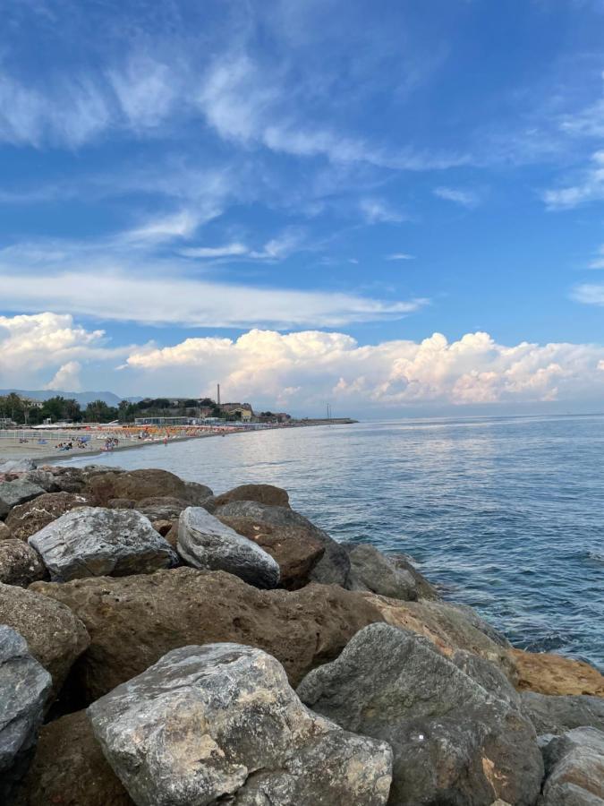 Due Passi Dal Mare Hotel Savona Exterior photo